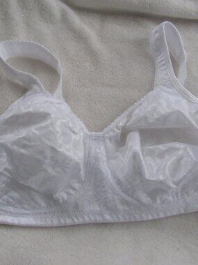Playtex White Bra 18 Hour Bra Ultimate Lift & Support  38D